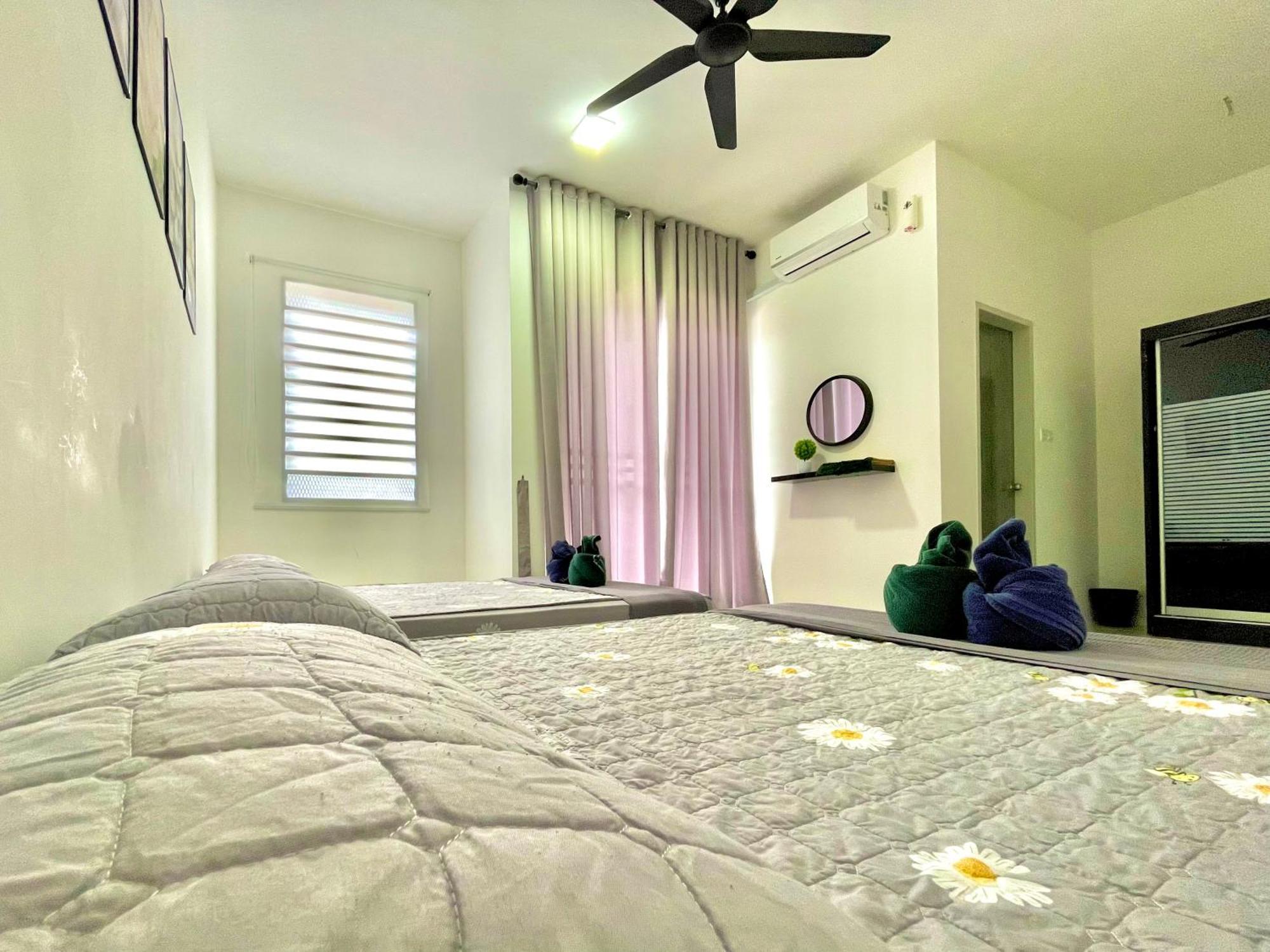 Hanan Homestay Klebang Ipoh With A View Of Mount Korbu, For Musl!M Only!! ภายนอก รูปภาพ